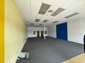 1231 E Main St, Meriden, CT à louer Photo intérieure– Image 2 sur 2