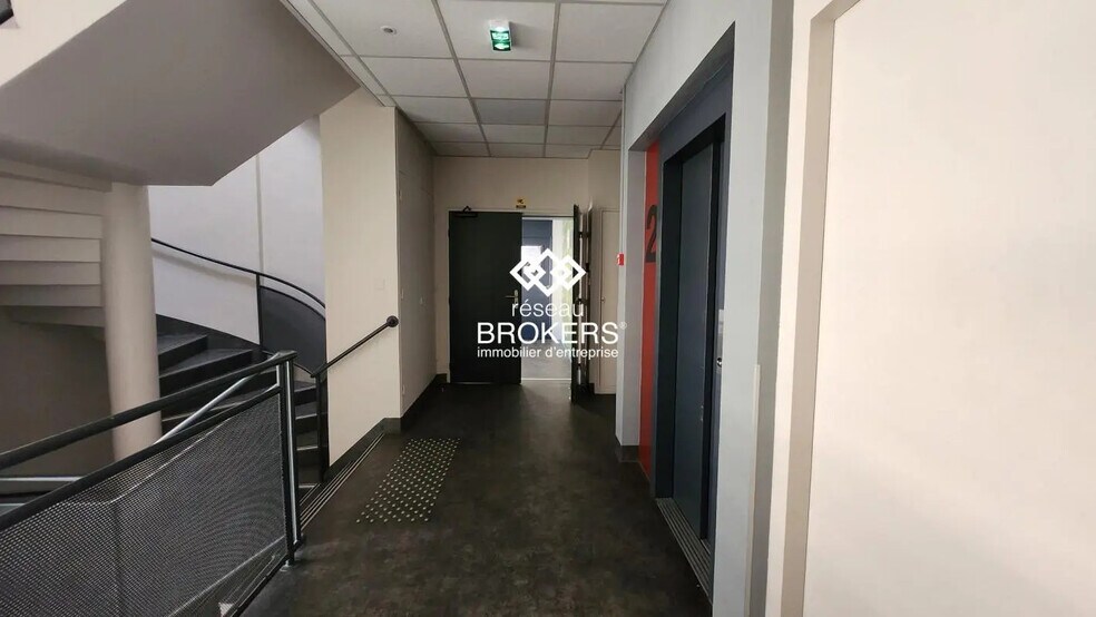 Local d’activités dans Colomiers à louer - Photo de l’immeuble – Image 3 sur 4