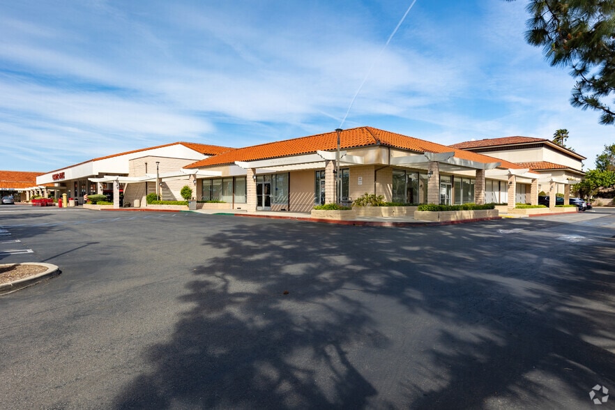 475 E Avenida de los Arboles, Thousand Oaks, CA à vendre - Photo de l’immeuble – Image 2 sur 11