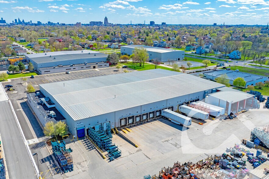 Oakland Campus portefeuille de 6 biens à vendre sur LoopNet.fr - Photo de l’immeuble – Image 2 sur 7