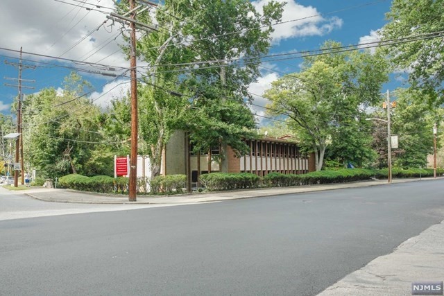 111 Dean Dr, Tenafly, NJ à louer Photo de l’immeuble– Image 1 sur 4