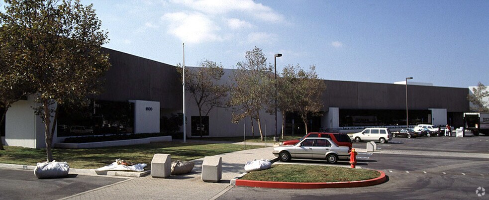 9500 Jeronimo Rd, Irvine, CA à louer - Photo de l’immeuble – Image 2 sur 5