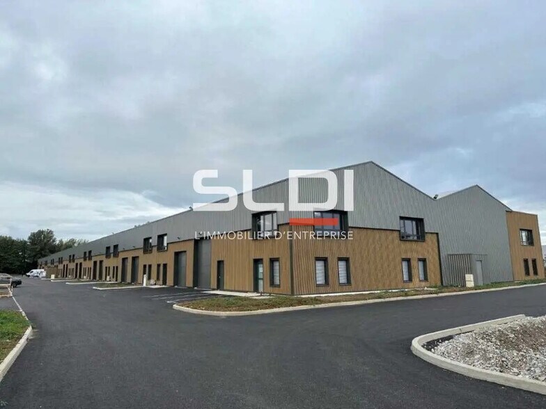 Local d’activités dans Bourgoin-Jallieu à louer - Photo de l’immeuble – Image 2 sur 21