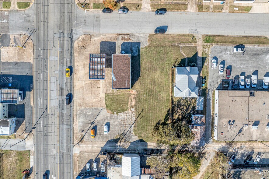 212 N Austin Ave, Denison, TX à vendre - Photo de l’immeuble – Image 3 sur 23