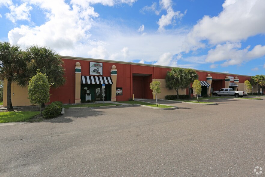 12640 62nd St N, Largo, FL à louer - Photo de l’immeuble – Image 2 sur 5