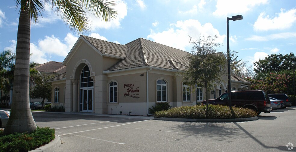 6622 Willow Park Dr, Naples, FL à louer - Photo principale – Image 1 sur 2