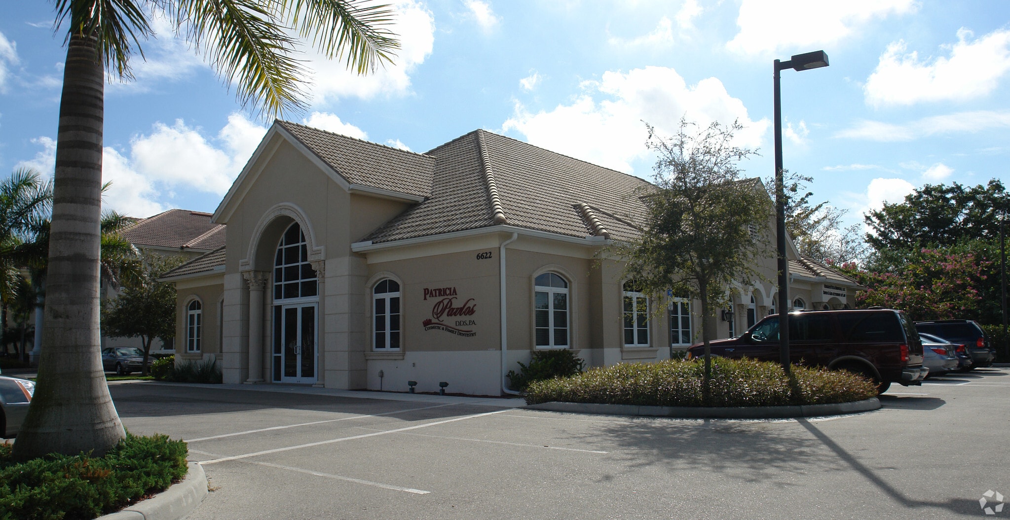 6622 Willow Park Dr, Naples, FL à louer Photo principale– Image 1 sur 3