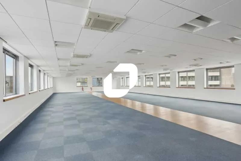 Bureau dans Nanterre à louer - Photo de l’immeuble – Image 2 sur 9
