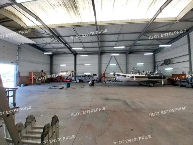 Local d’activités dans Arzal à louer - Photo de l’immeuble – Image 3 sur 5