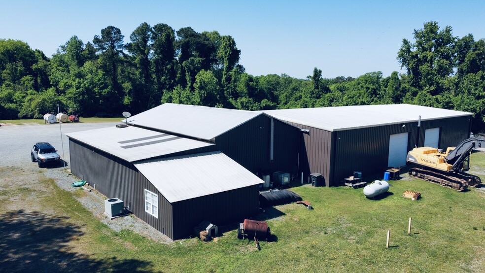 1607 Kelly Dr, Sanford, NC à vendre - Photo principale – Image 1 sur 9