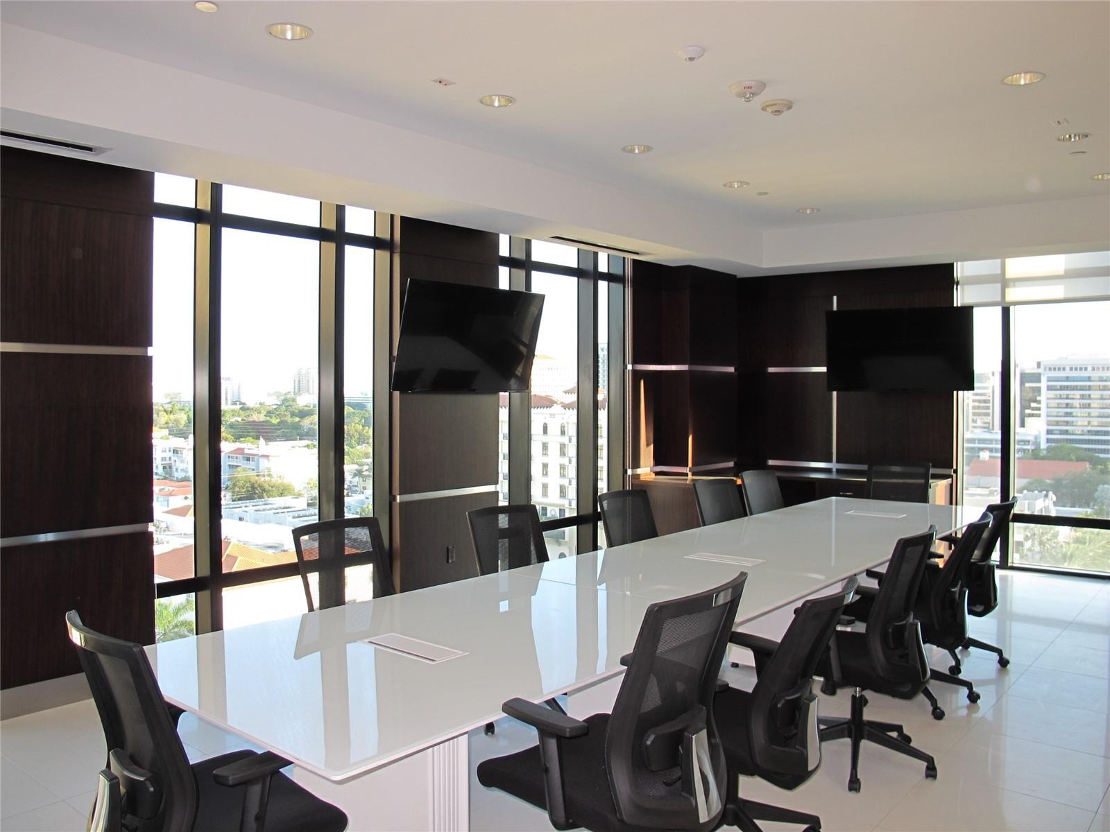 1600 Ponce De Leon Blvd, Coral Gables, FL à louer Photo intérieure– Image 1 sur 7