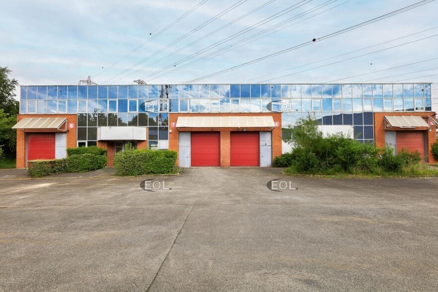 Local d’activités dans Massy à louer - Photo de l’immeuble – Image 1 sur 5