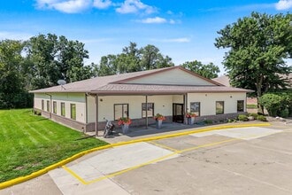 4920 Pleasant St, West Des Moines, IA à louer Photo intérieure– Image 1 sur 14