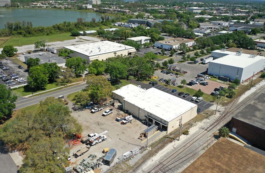 2100 Premier Row, Orlando, FL à louer - Photo de l’immeuble – Image 3 sur 7