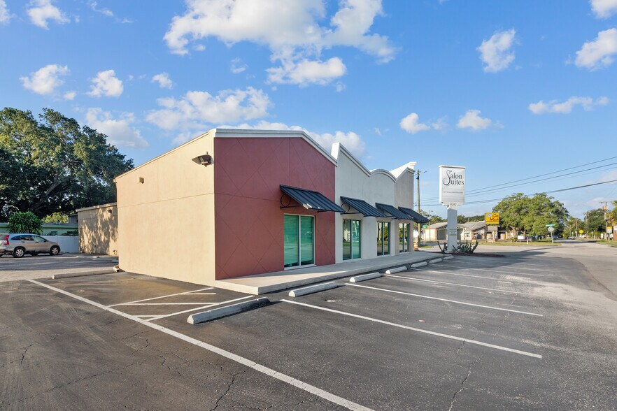 4242 Henderson Blvd, Tampa, FL à louer - Photo de l’immeuble – Image 2 sur 16