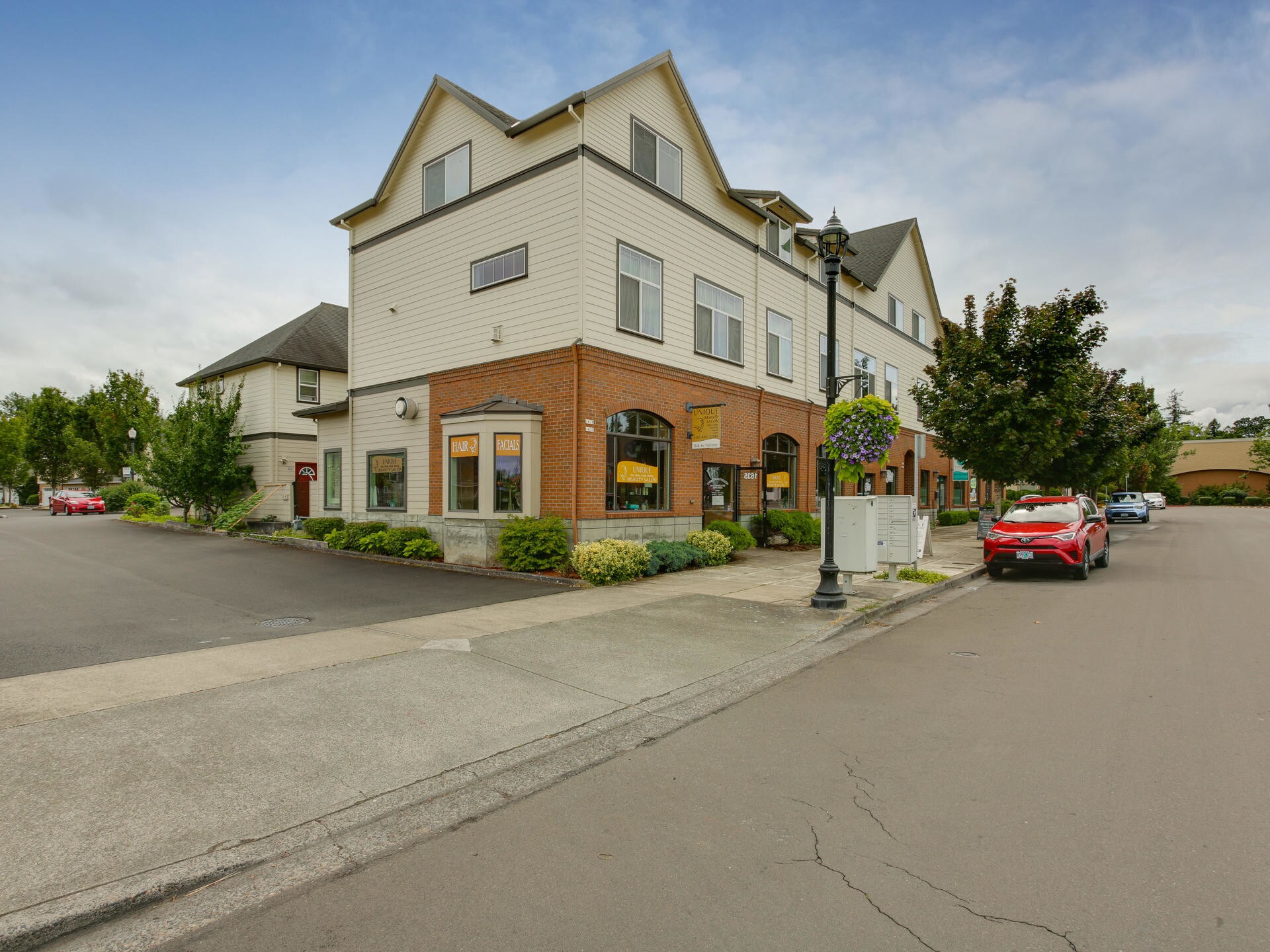 1647 NE Market Dr, Fairview, OR à vendre Photo principale– Image 1 sur 85