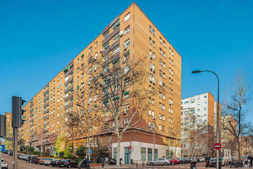 Local commercial dans Madrid, Madrid à louer - Photo principale – Image 1 sur 2