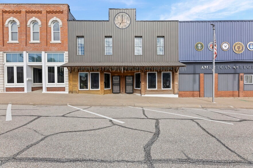 116 N 3rd St, Burlington, KS à vendre - Photo principale – Image 1 sur 69