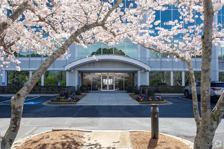 4550 N Point Pky, Alpharetta, GA à louer - Photo de l’immeuble – Image 3 sur 27