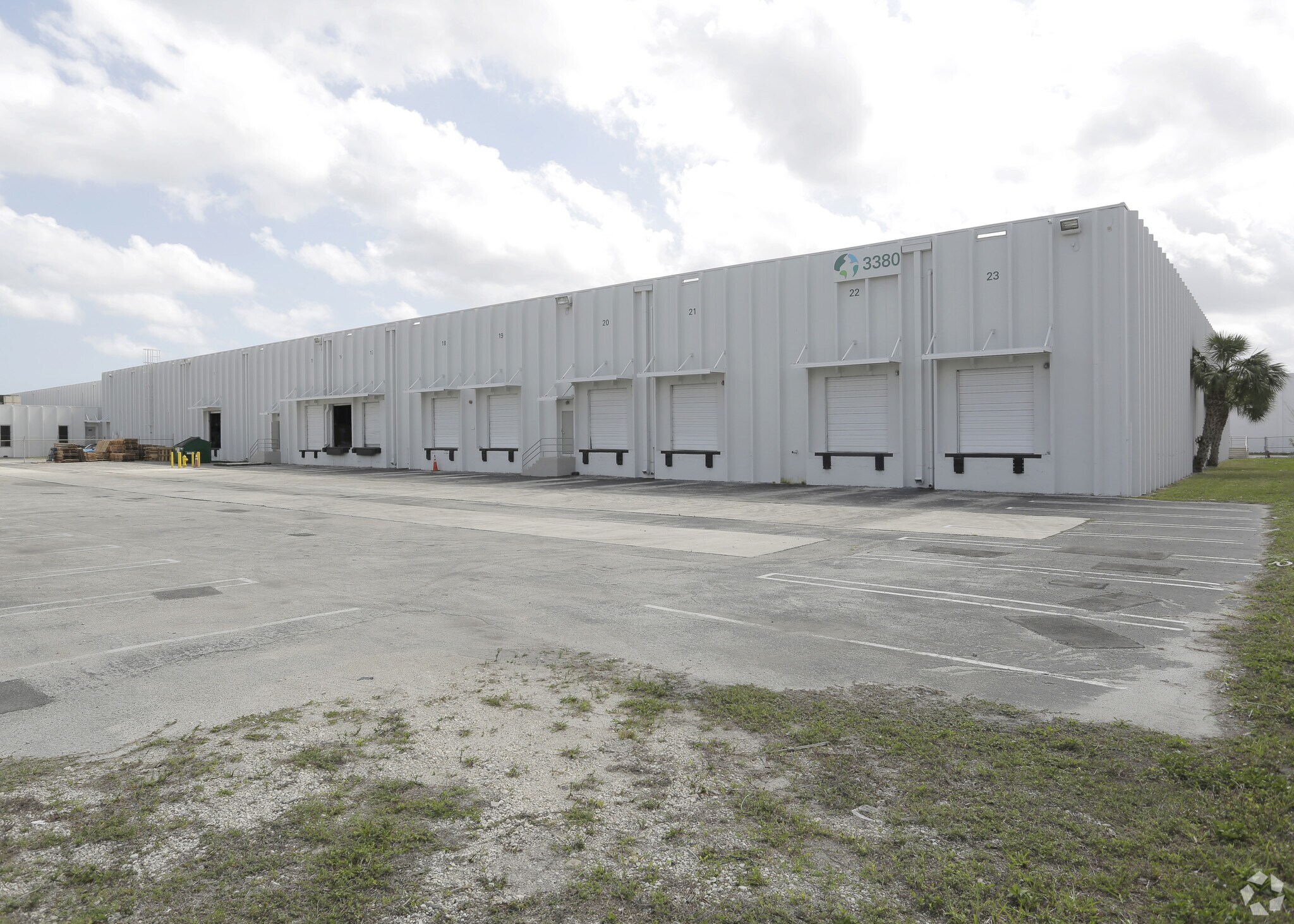 3380 NW 114th St, Miami, FL à louer Photo de l’immeuble– Image 1 sur 12