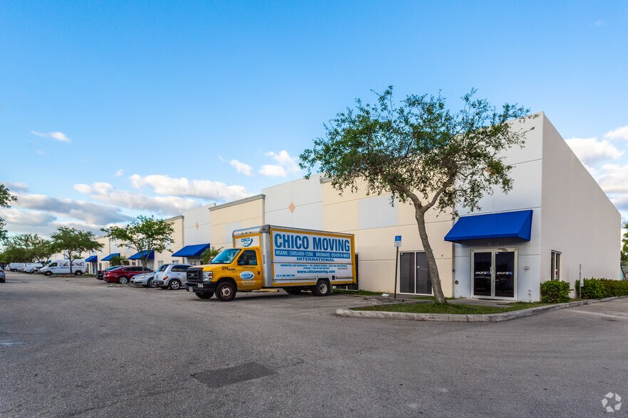 4960 NW 165th St, Miami, FL à vendre - Photo principale – Image 1 sur 101