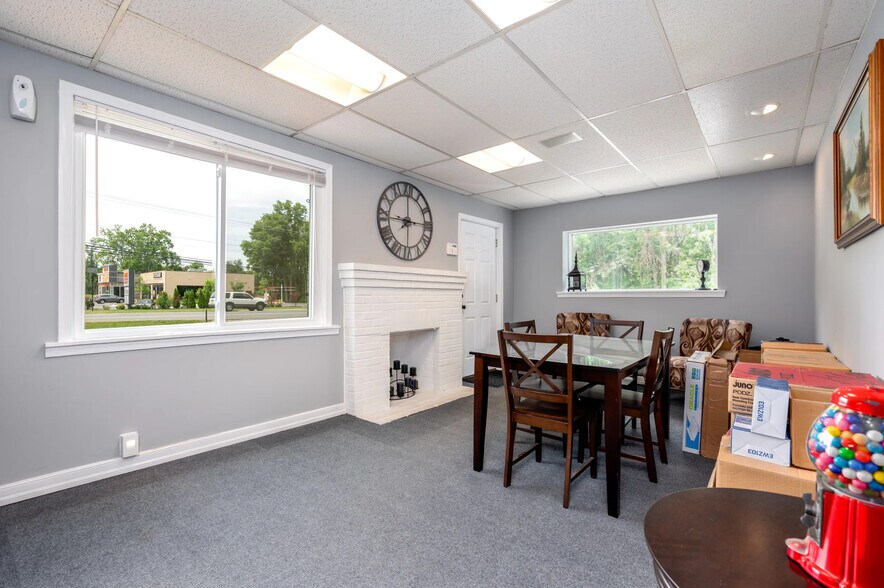 697 Maryland Route 3 N, Gambrills, MD à vendre - Photo intérieure – Image 3 sur 9