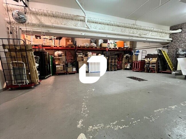 Plus de détails pour Local d’activités à vendre