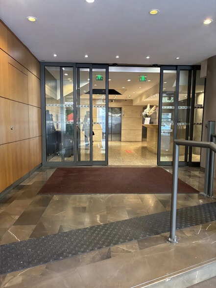 33 Avenue De Wagram, Paris à louer - Hall d’entrée – Image 2 sur 8