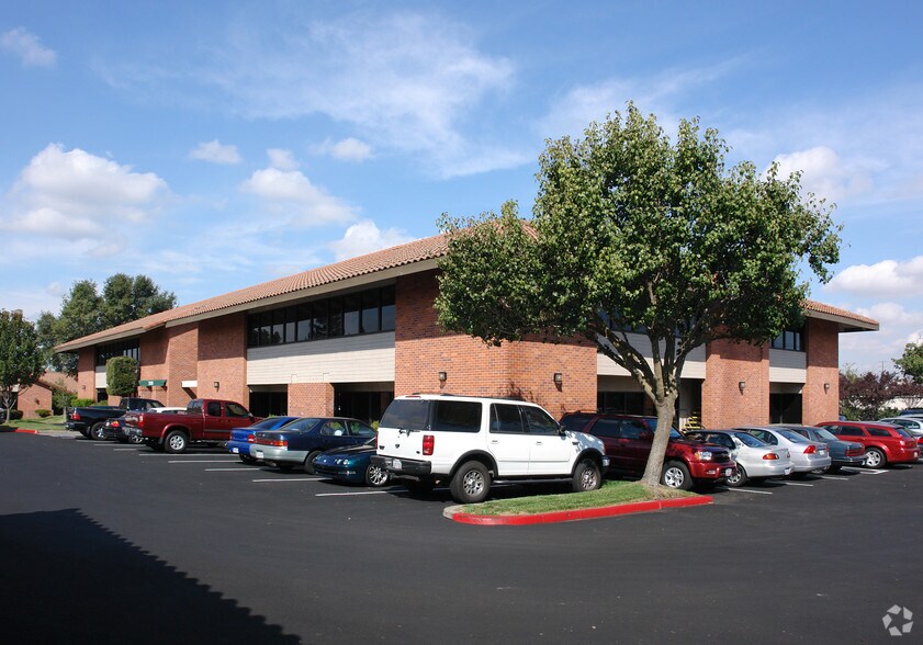 2035 Hurley Way, Sacramento, CA à vendre - Photo de l’immeuble – Image 2 sur 3