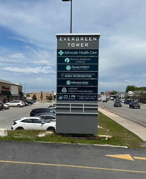 9730 S Western Ave, Evergreen Park, IL à louer - Photo de l’immeuble – Image 2 sur 15
