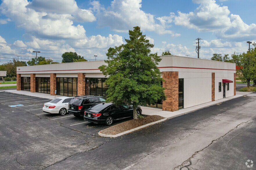 2910 Tazewell Pike, Knoxville, TN à louer - Photo de l’immeuble – Image 3 sur 15