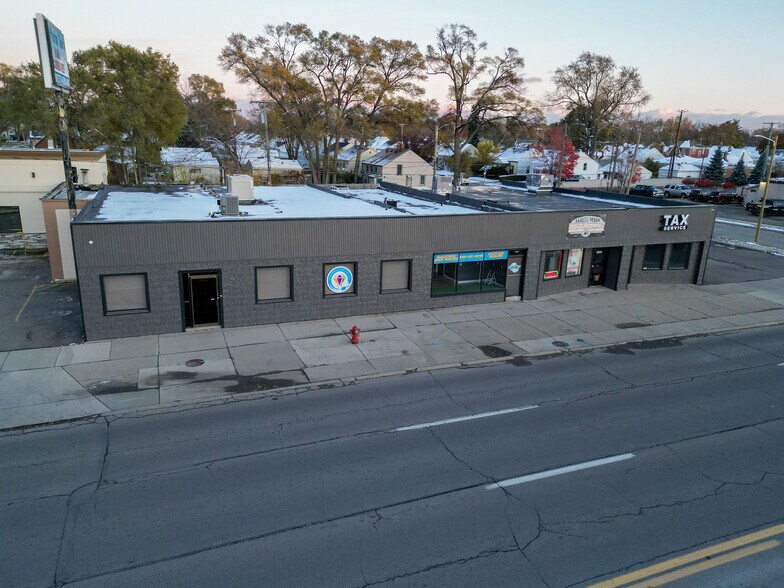 24544 Van Dyke Ave, Center Line, MI à louer - Photo de l’immeuble – Image 2 sur 7