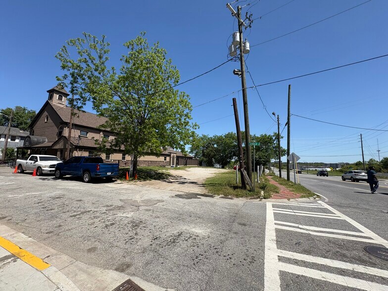 642 E President St, Savannah, GA à vendre - Photo de l’immeuble – Image 2 sur 3