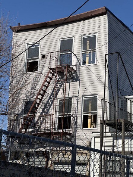 3052 Fulton St, Brooklyn, NY à vendre - Photo de l’immeuble – Image 2 sur 2