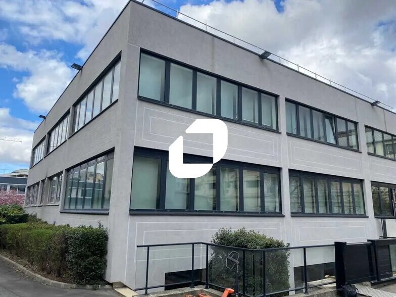 Bureau dans Nanterre à louer - Photo de l’immeuble – Image 1 sur 16