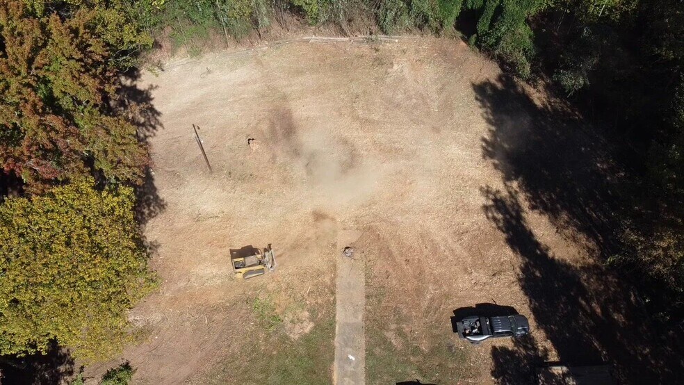 3420 & 3422 Battleground Ave, Greensboro, NC à louer - Vidéo sur l’annonce professionnelle – Image 2 sur 4