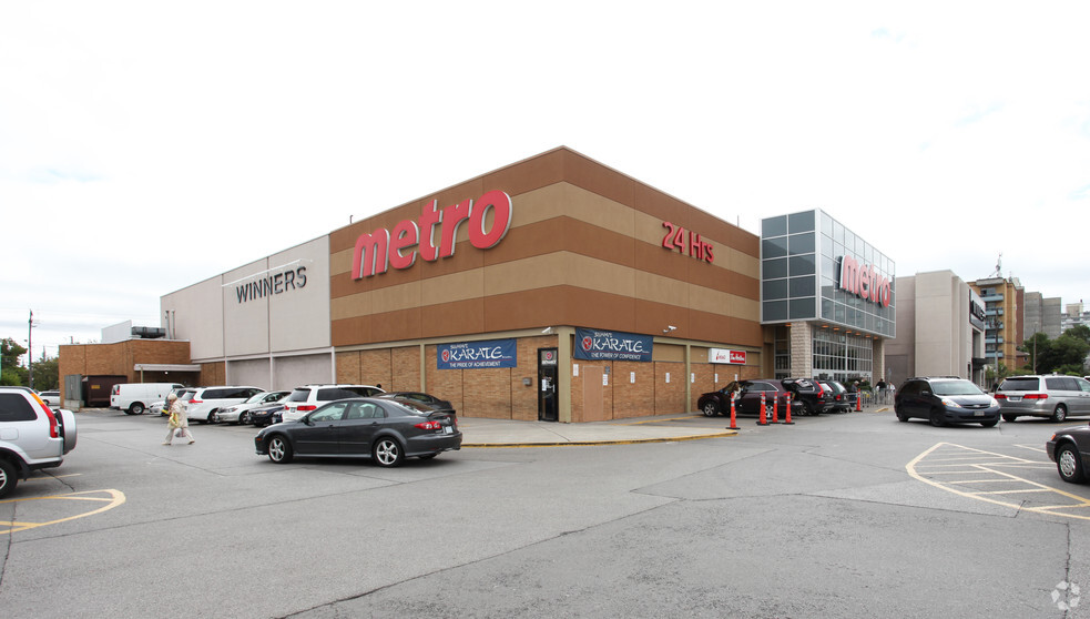 490-528 Lawrence Ave W, Toronto, ON à louer - Photo de l’immeuble – Image 2 sur 3