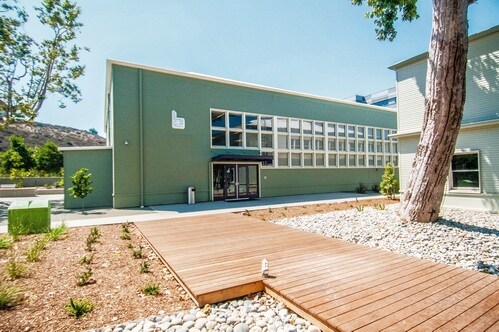 12101 W Bluff Creek Dr, Playa Vista, CA à louer - Photo de l’immeuble – Image 2 sur 11