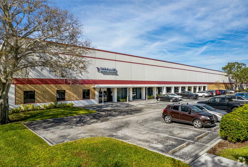 12821 Starkey Rd, Largo, FL à louer - Photo de l’immeuble – Image 1 sur 7