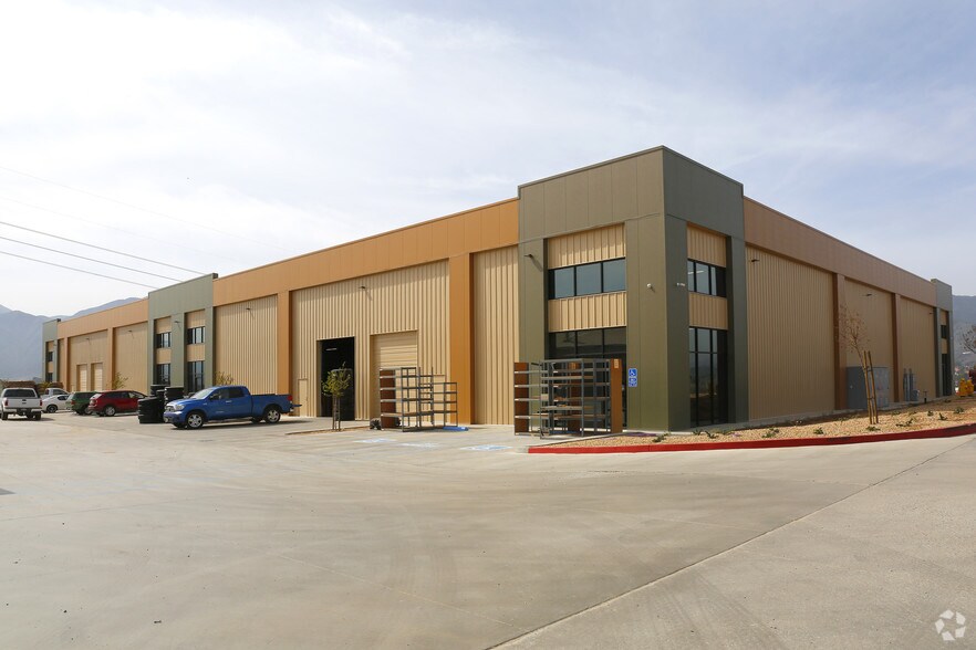 10060 Dawson Canyon Rd, Corona, CA à louer - Photo principale – Image 2 sur 8