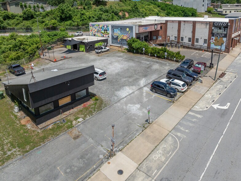 225 Coxe Ave, Asheville, NC à vendre - Photo principale – Image 1 sur 22