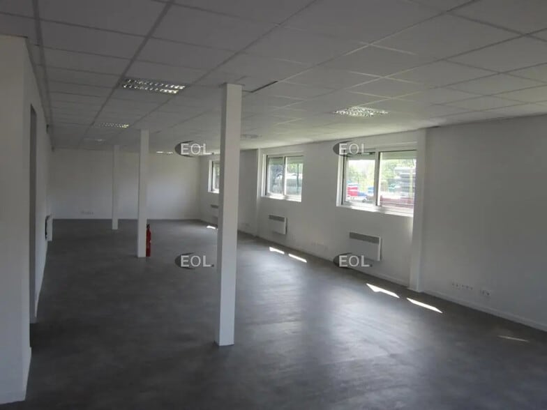 Industriel/Logistique dans Saint-Saulve à louer - Photo de l’immeuble – Image 2 sur 2