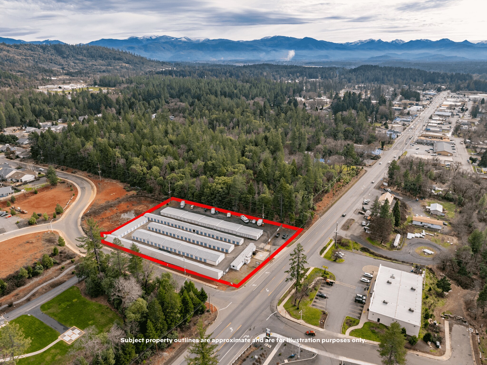 25657 Redwood Hwy, Cave Junction, OR à vendre Photo principale– Image 1 sur 57
