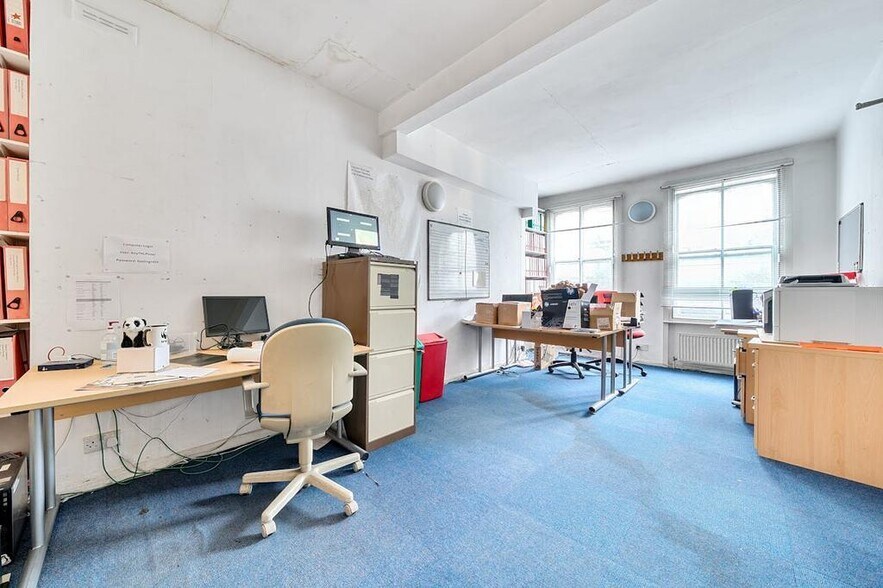 347-349 Cambridge Heath Rd, Londres à vendre - Photo de l’immeuble – Image 2 sur 25