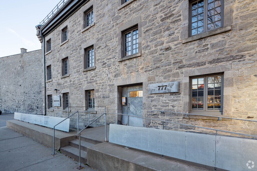 15-17 Rue Duke, Montréal, QC à louer - Photo de l’immeuble – Image 3 sur 6