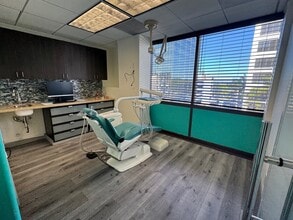 16260 Ventura Blvd, Encino, CA à louer Photo intérieure– Image 1 sur 11