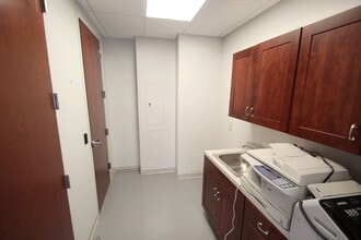 10883 Pearl Rd, Strongsville, OH à louer Photo intérieure– Image 2 sur 7