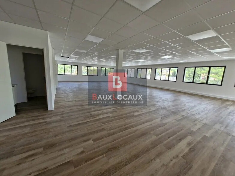 Bureau dans Éguilles à vendre - Photo de l’immeuble – Image 2 sur 11