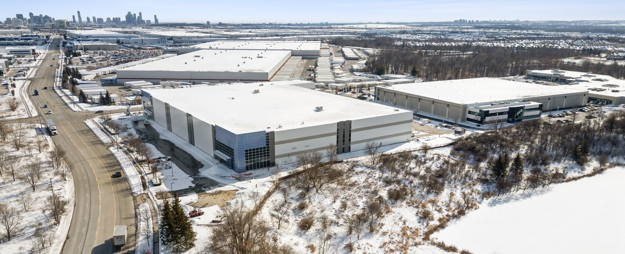 6900-1 Maritz Dr, Mississauga, ON à louer Photo de l’immeuble– Image 1 sur 8