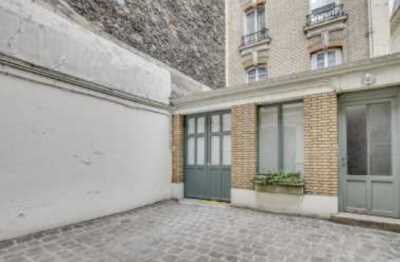 85 Rue D'Amsterdam, Paris à louer - Photo de l’immeuble – Image 2 sur 2